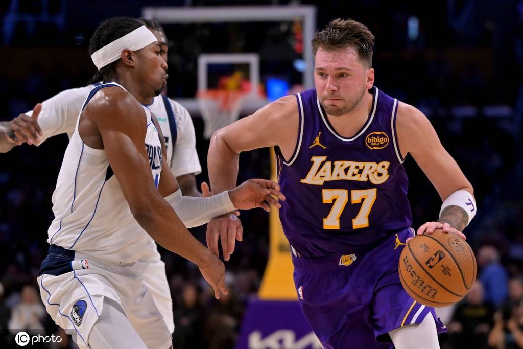 东契奇35+11老詹13+7 浓眉复出12分湖人胜独行侠